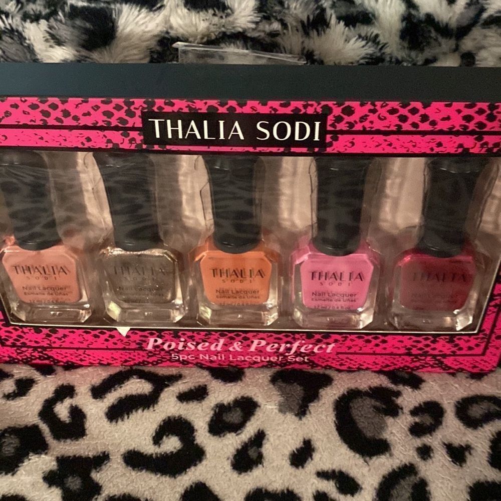 Beauty Set  - Picture 4 of 6